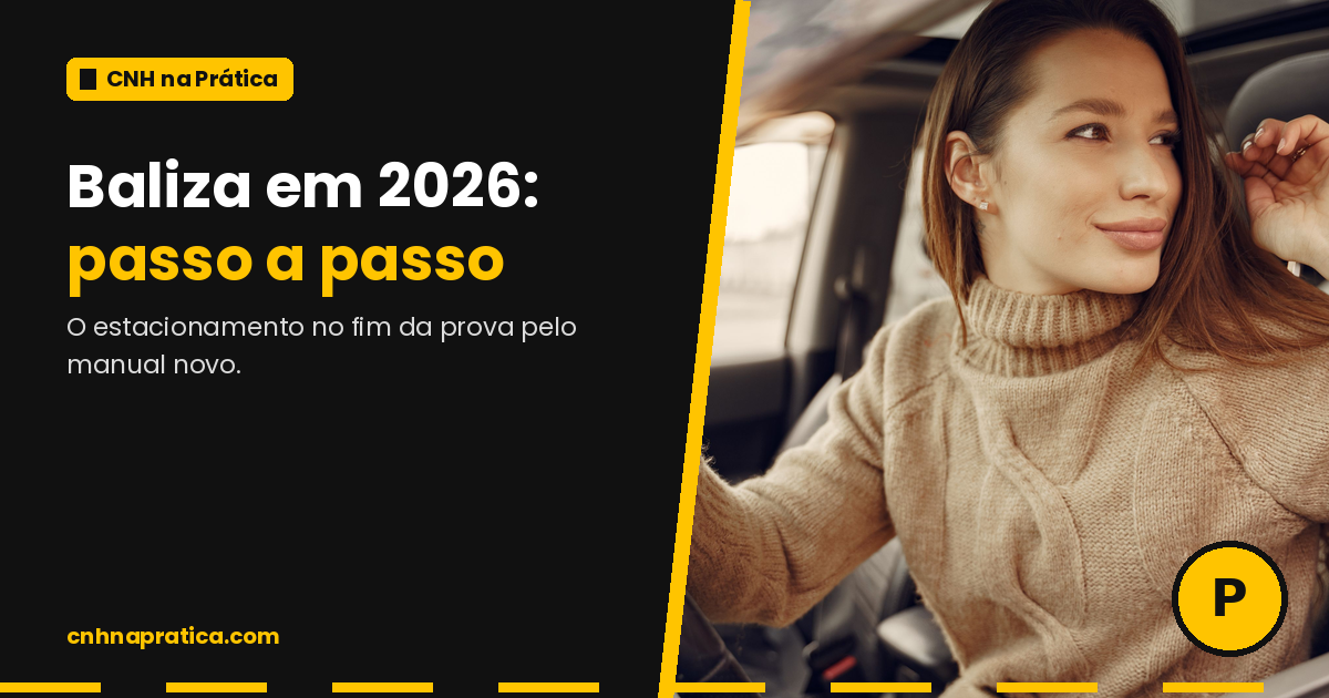 Baliza passo a passo: motorista olhando o retrovisor antes de estacionar.